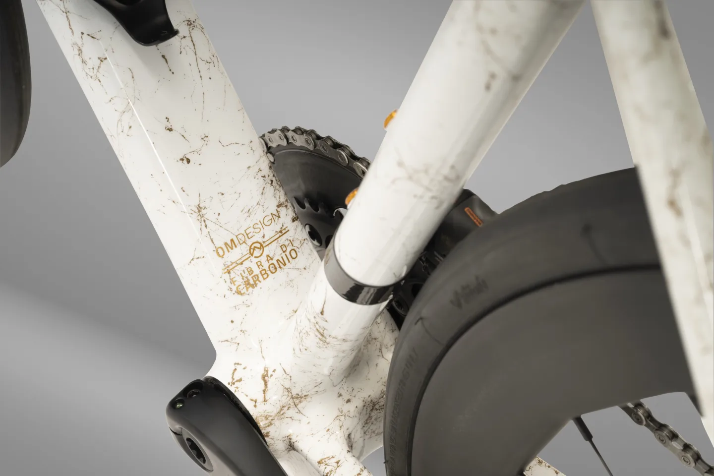 Telaio Officine Mattio bianco con decorazioni oro